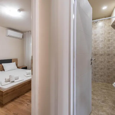 Kanchitos - 2br Artistic Place Apartment Varna